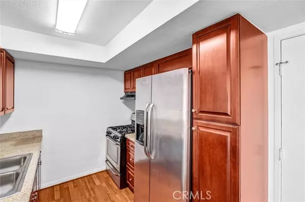 Woodland Hills, CA 91367,5535 Canoga AVE 204