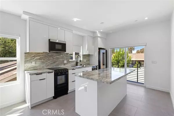 West Hills, CA 91307,6443 1/2 Woodlake 1/2