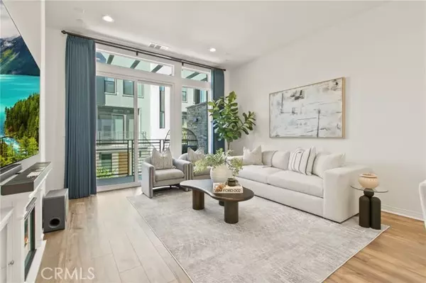 Irvine, CA 92618,102 Sawbuck