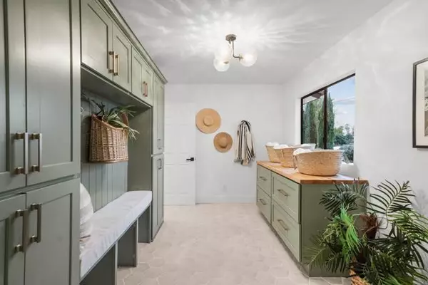 Vista, CA 92084,1657 FOOTHILL DR