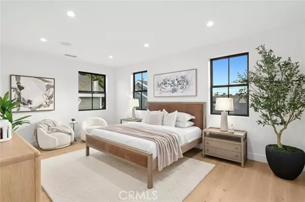 Costa Mesa, CA 92627,275 Walnut