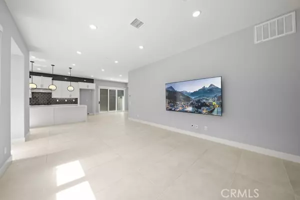 Tustin, CA 92782,2091 Flight WAY