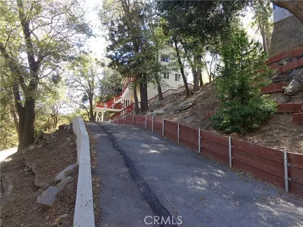Crestline, CA 92325,24071 Fern Glen LN