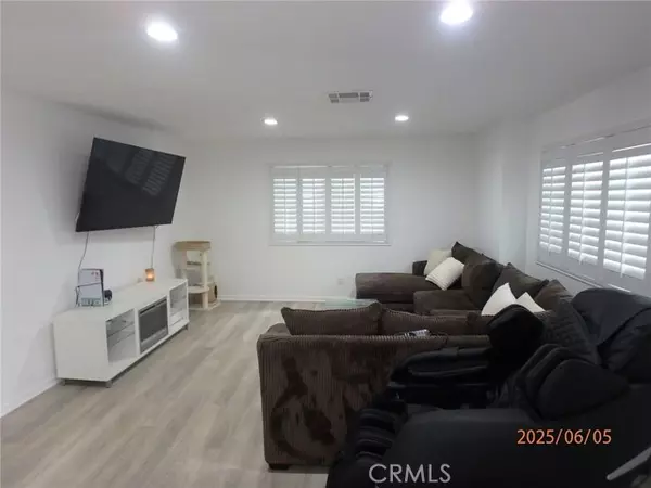 Van Nuys, CA 91406,17457 Covello