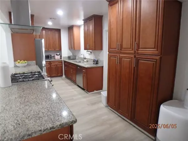 Van Nuys, CA 91406,17457 Covello