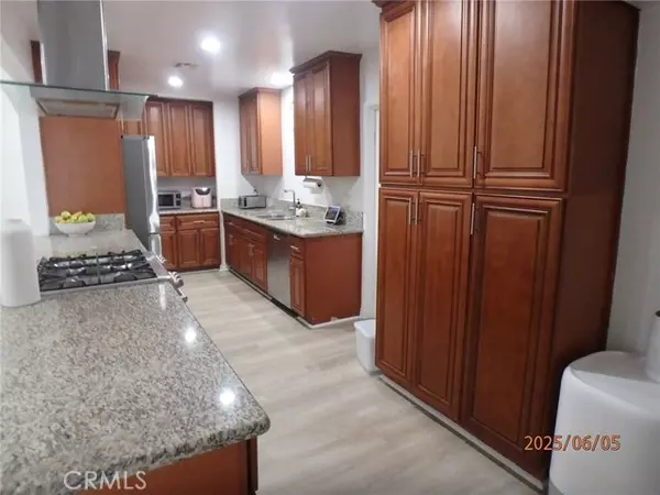 Van Nuys, CA 91406,17457 Covello