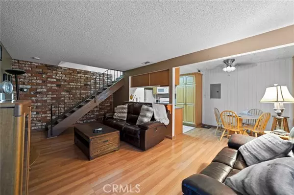 Azusa, CA 91702,1172 W Calle De Las Estrellas 3