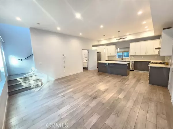 Encino, CA 91406,6848 Encino