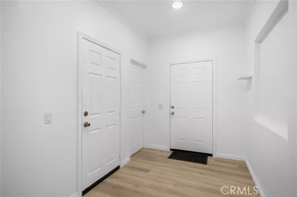 Canoga Park, CA 91304,9001 Owensmouth 27