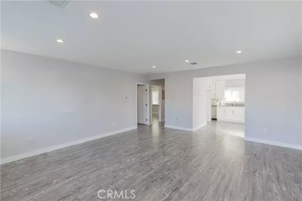 Van Nuys, CA 91405,6848 Willis AVE