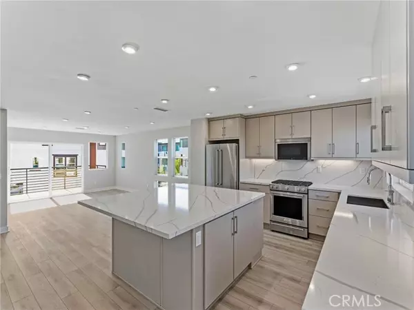 San Diego, CA 92117,4527 Misty PL