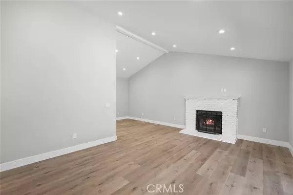 Saugus, CA 91350,22570 Los Tigres DR