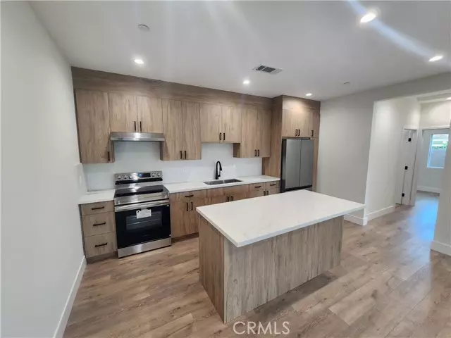 7126 1/2 Matilija AVE, Van Nuys, CA 91405