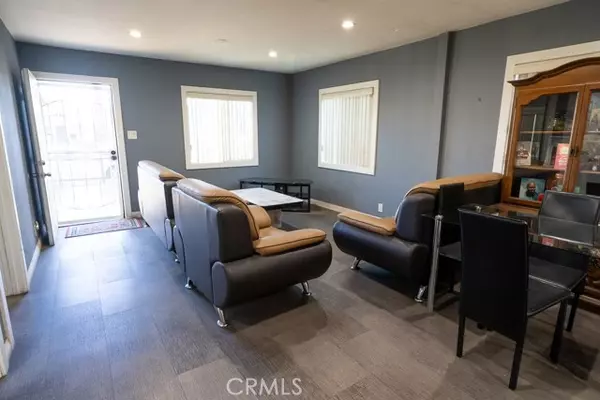 Los Angeles, CA 90003,431 W 81st St