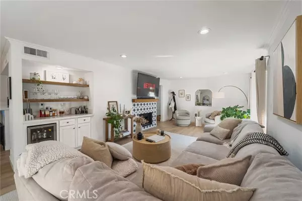 Encino, CA 91316,5440 Lindley 201