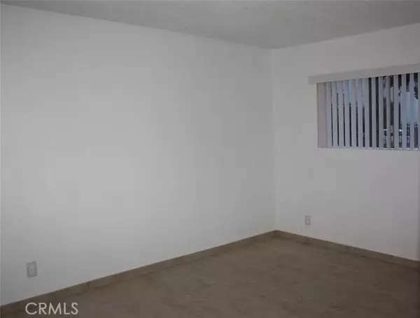 Sylmar, CA 91342,13040 Dronfield AVE 6