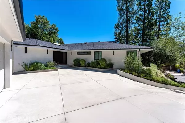 Encino, CA 91436,16105 Clear Oak DR