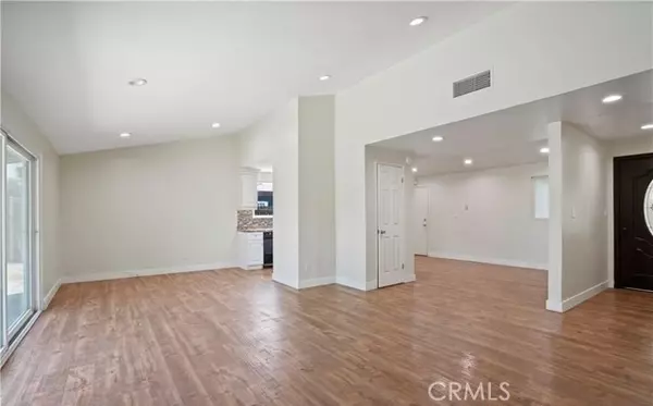 Winnetka, CA 91306,20617 Schoenborn