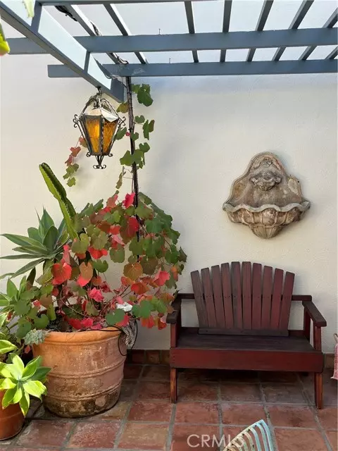 Laguna Beach, CA 92651,845 Temple HLS