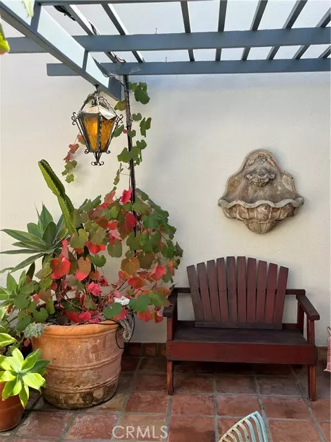 Laguna Beach, CA 92651,845 Temple HLS