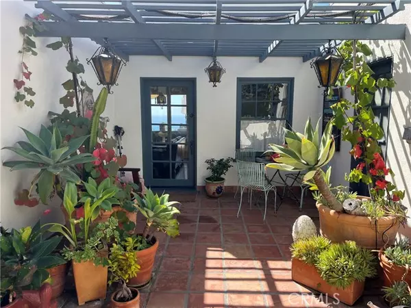 Laguna Beach, CA 92651,845 Temple HLS