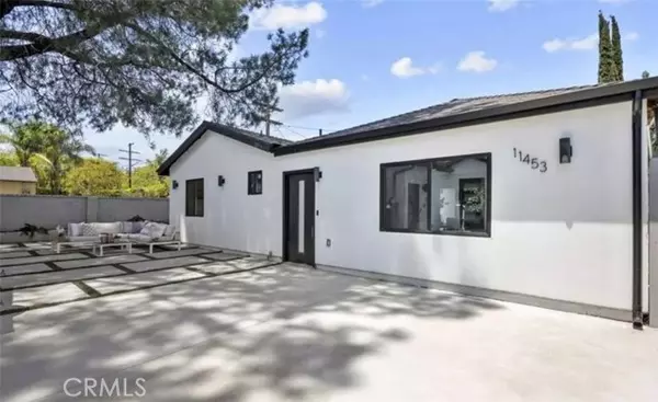 11453 Calvert, North Hollywood, CA 91606