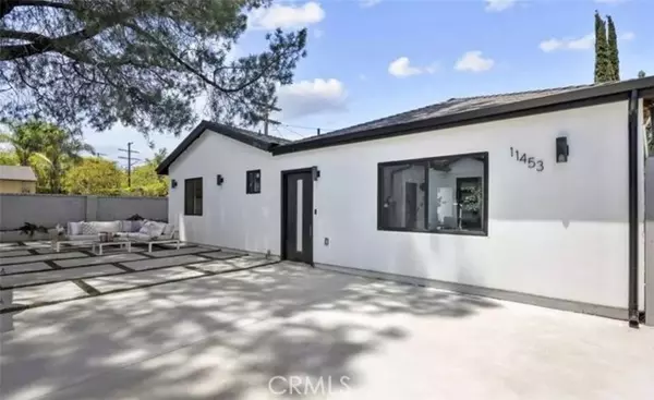 11453 Calvert, North Hollywood, CA 91606