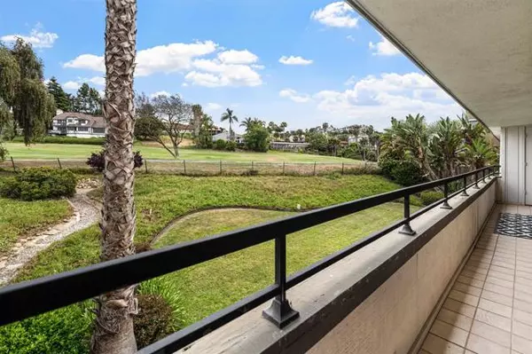 Carlsbad, CA 92009,2537 Navarra DR B9