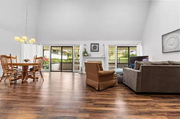 Carlsbad, CA 92009,2537 Navarra DR B9