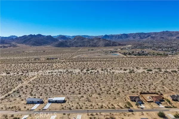 Joshua Tree, CA 92252,62423 Crestview DR