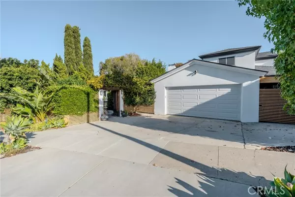 2207 Golden CIR, Newport Beach, CA 92660