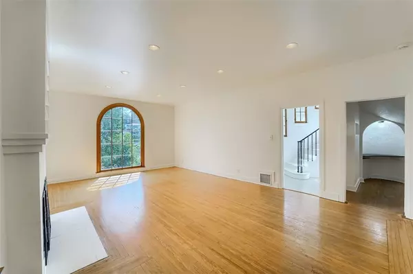 Los Angeles, CA 90068,5924 Graciosa DR