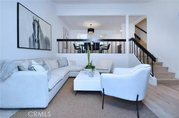 Woodland Hills, CA 91367,22255 1/2 Erwin