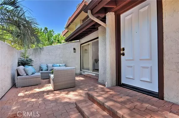 Woodland Hills, CA 91367,22255 1/2 Erwin