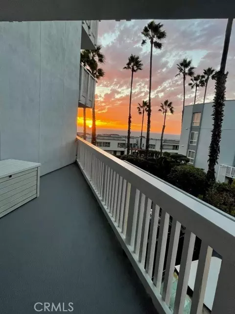 Redondo Beach, CA 90277,630 The Village 112