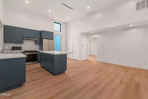 Los Angeles, CA 90065,2209 Cazador DR