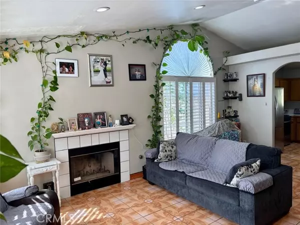 Fontana, CA 92335,15162 Cambria ST