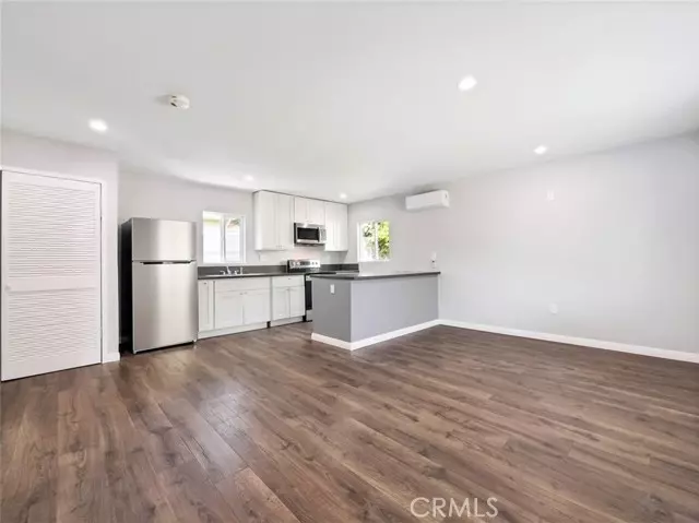 Northridge, CA 91325,8828 Chimineas AVE