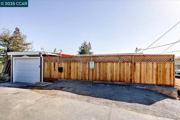 2555 Orange St, Martinez, CA 94553