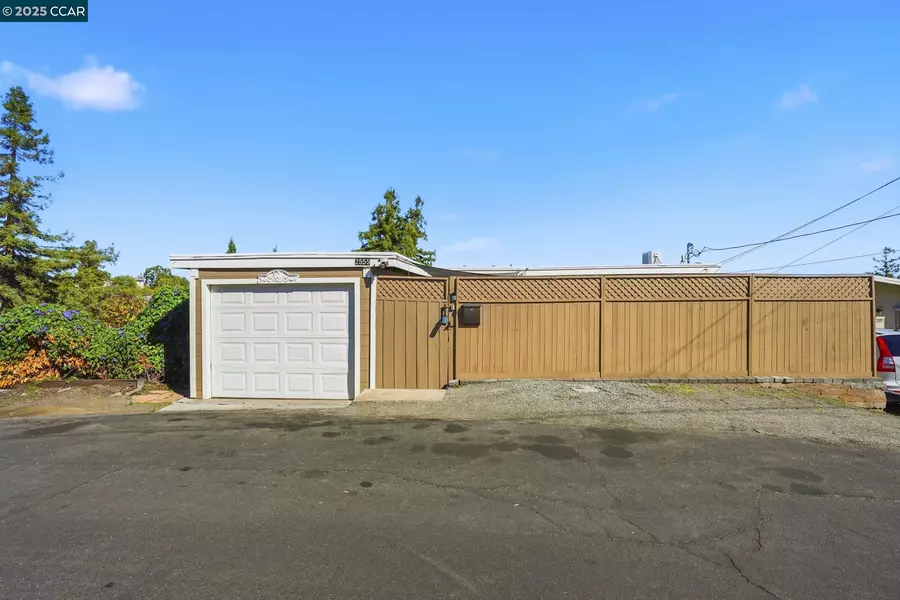 2555 Orange St, Martinez, CA 94553