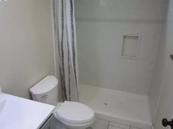 Hayward, CA 94544-6105,29318 Dixon