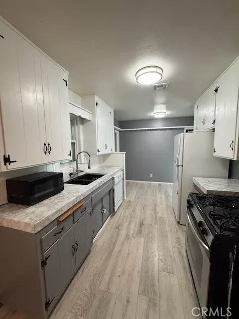 Lancaster, CA 93534,1032 W Avenue J5