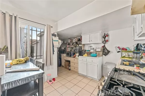 Los Angeles, CA 90003,6118 S Main