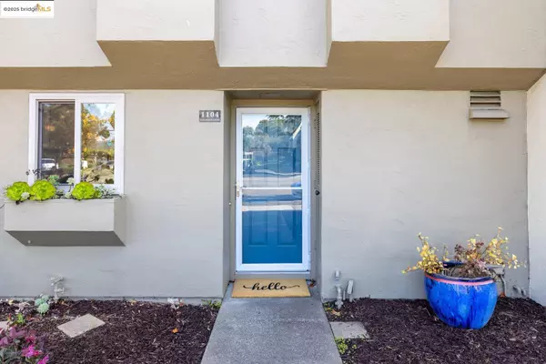 Alameda, CA 94502,1104 Verdemar Dr