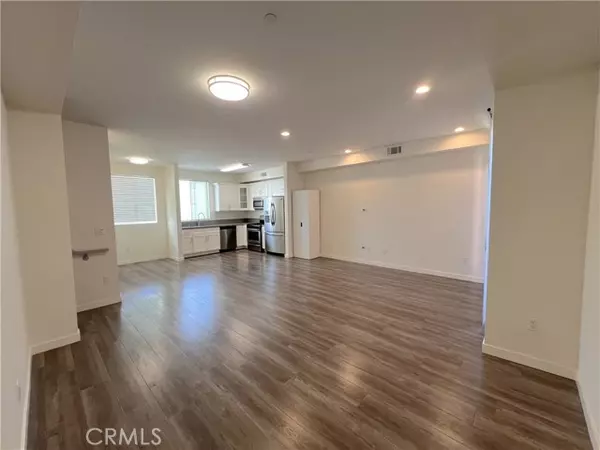 Los Angeles, CA 90038,5941 Barton AVE 104