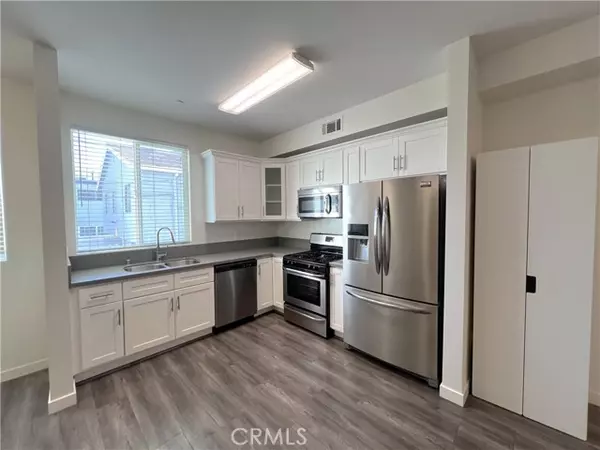 Los Angeles, CA 90038,5941 Barton AVE 104