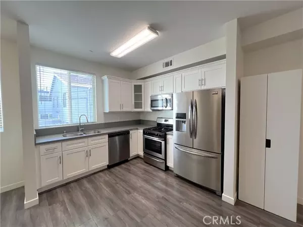 Los Angeles, CA 90038,5941 Barton AVE 104