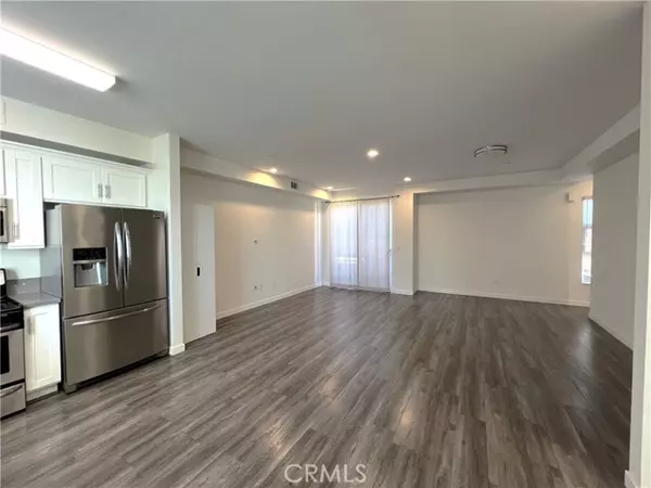 Los Angeles, CA 90038,5941 Barton AVE 104