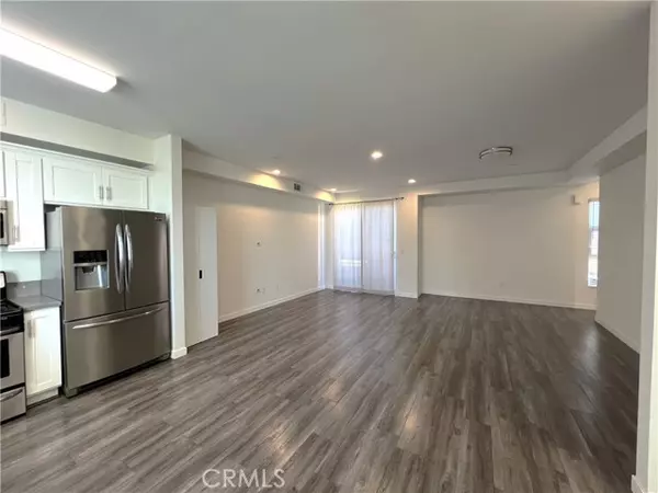 Los Angeles, CA 90038,5941 Barton AVE 104