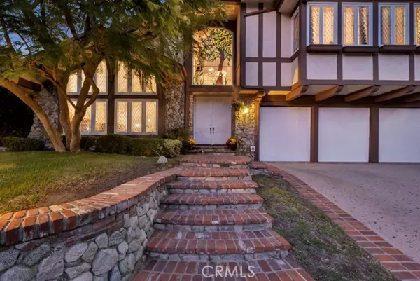 Woodland Hills, CA 91367,6146 County Oak